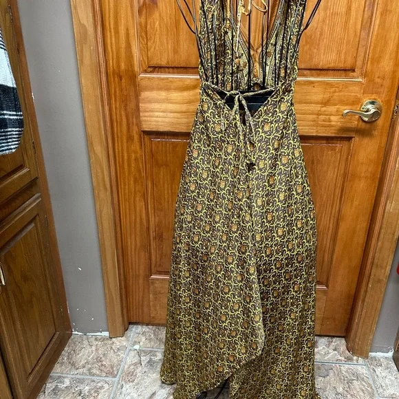 Stunning Brown and Gold Backless Dress​ - Picture 4 of 7